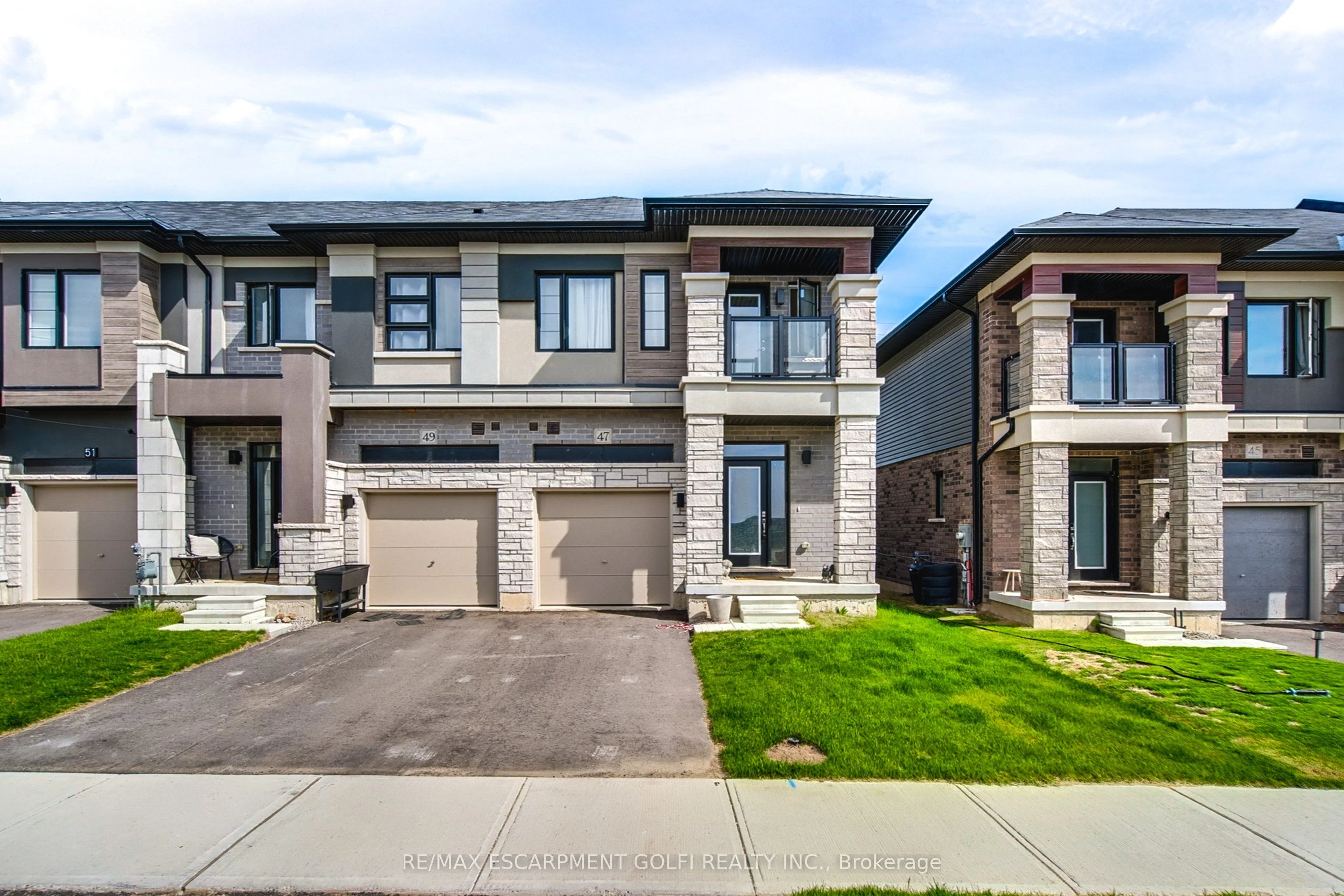 Att/Row/Townhouse in Brant