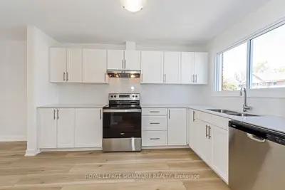 Condo Townhouse in Hamilton