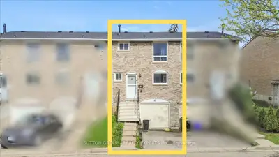 Condo Townhouse in Hamilton