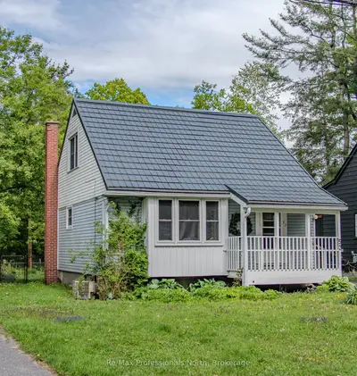 Detached in Bracebridge