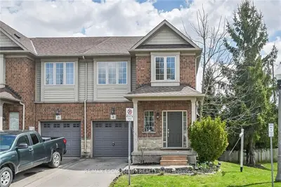 Att/Row/Townhouse in Hamilton