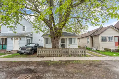 Detached in Port Colborne