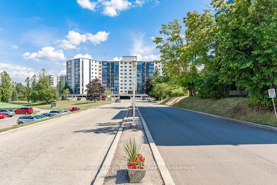 19 Woodlawn Road E 207, Guelph, ON N1H 7B1