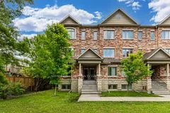 Condo Townhouse in Overbrook - Castleheights and Area