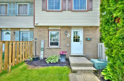 Att/Row/Townhouse in Niagara Falls