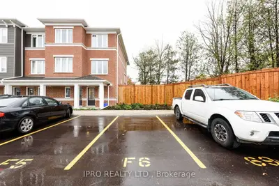 Condo Townhouse in Kitchener