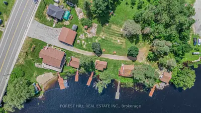 Detached in Whitestone