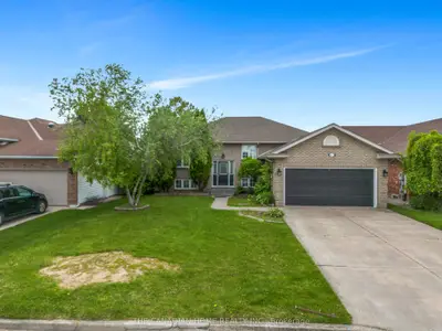 Detached in Niagara Falls