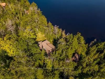 Detached in McKellar