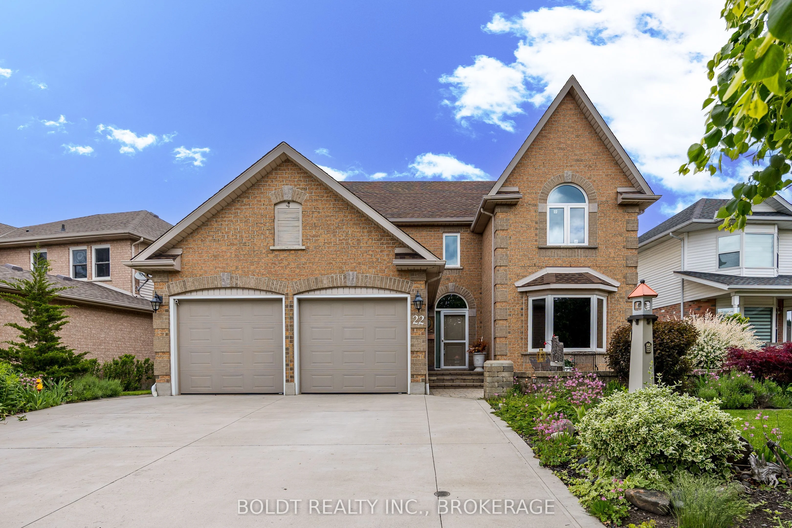 22 Westland Street, St. Catharines, ON L2S 3T1