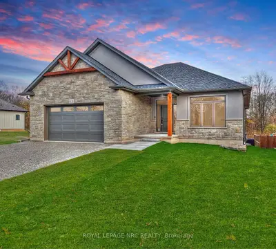 Detached in Pelham