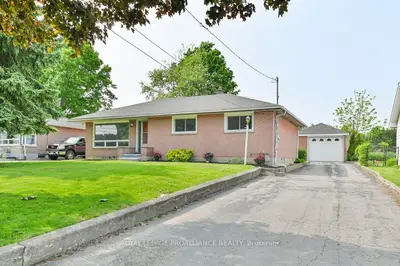 Detached in Prince Edward County