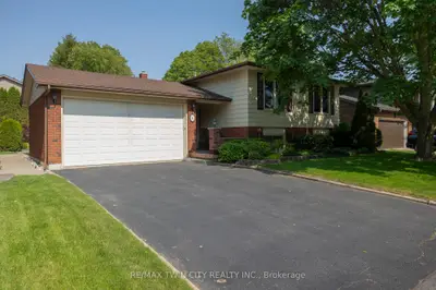 Detached in Brantford