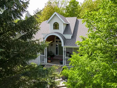 Detached in Blue Mountains