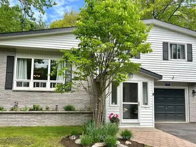 Detached in Gravenhurst