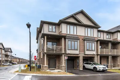 Att/Row/Townhouse in Hamilton