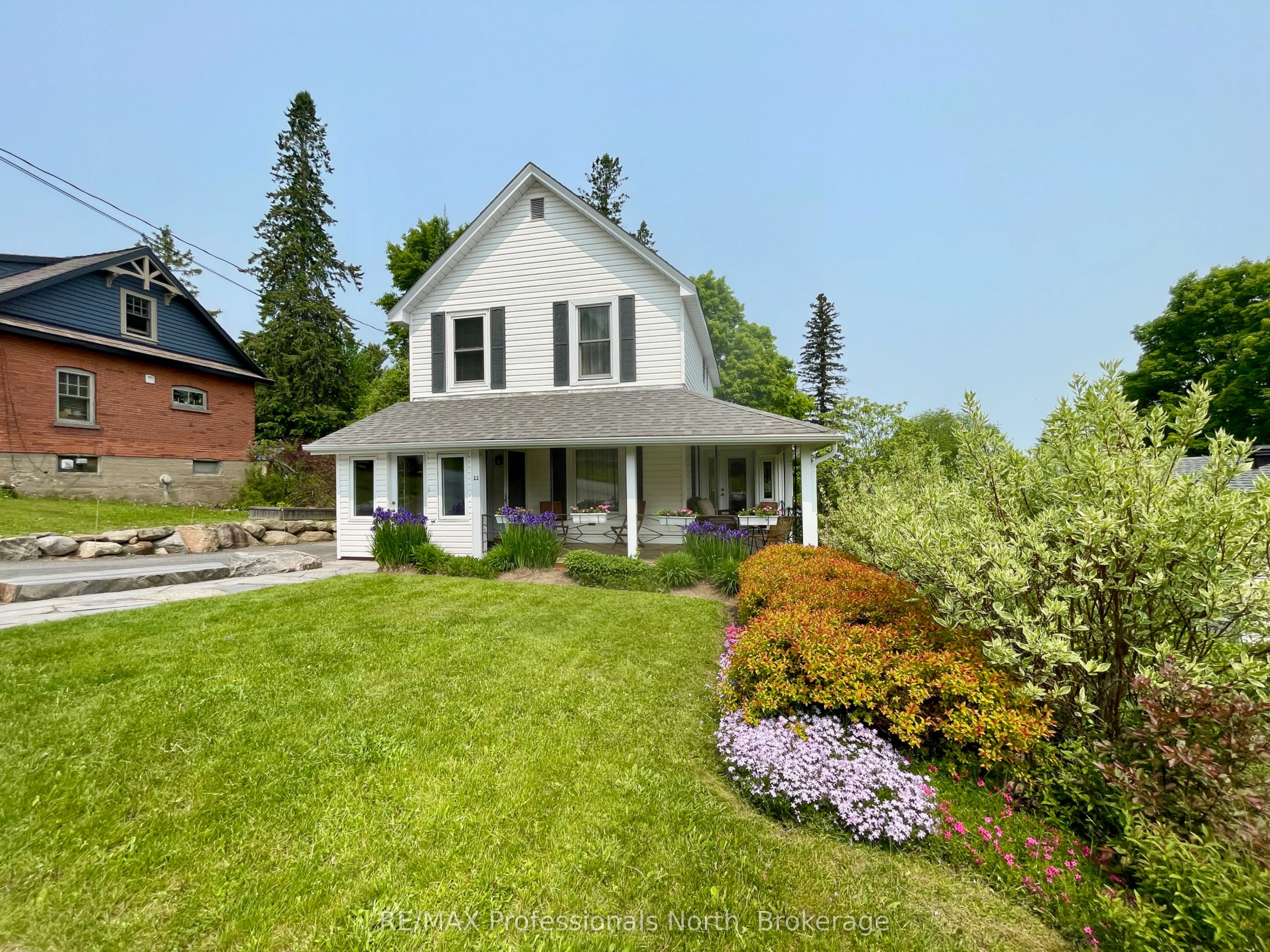 22 Lansdowne St W Street, Huntsville, ON P1H 1W1
