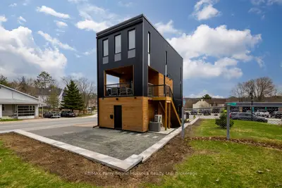 Detached in Parry Sound