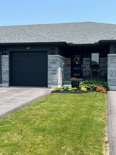 Att/Row/Townhouse in Belleville