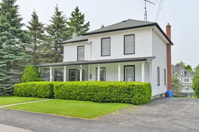 Detached in Marmora and Lake