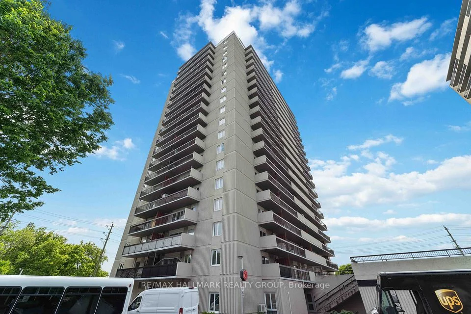 158c Mcarthur Avenue S, Vanier and Kingsview Park, ON K1L 8E7