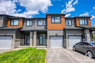 Att/Row/Townhouse in Kanata