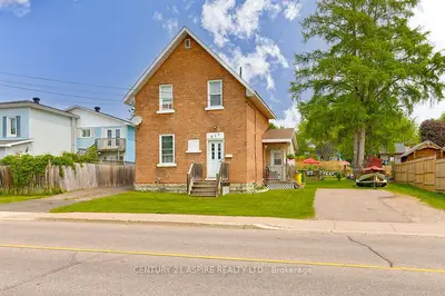 Duplex in Pembroke