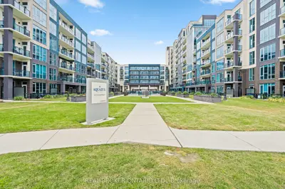 Condo Apartment in Grimsby