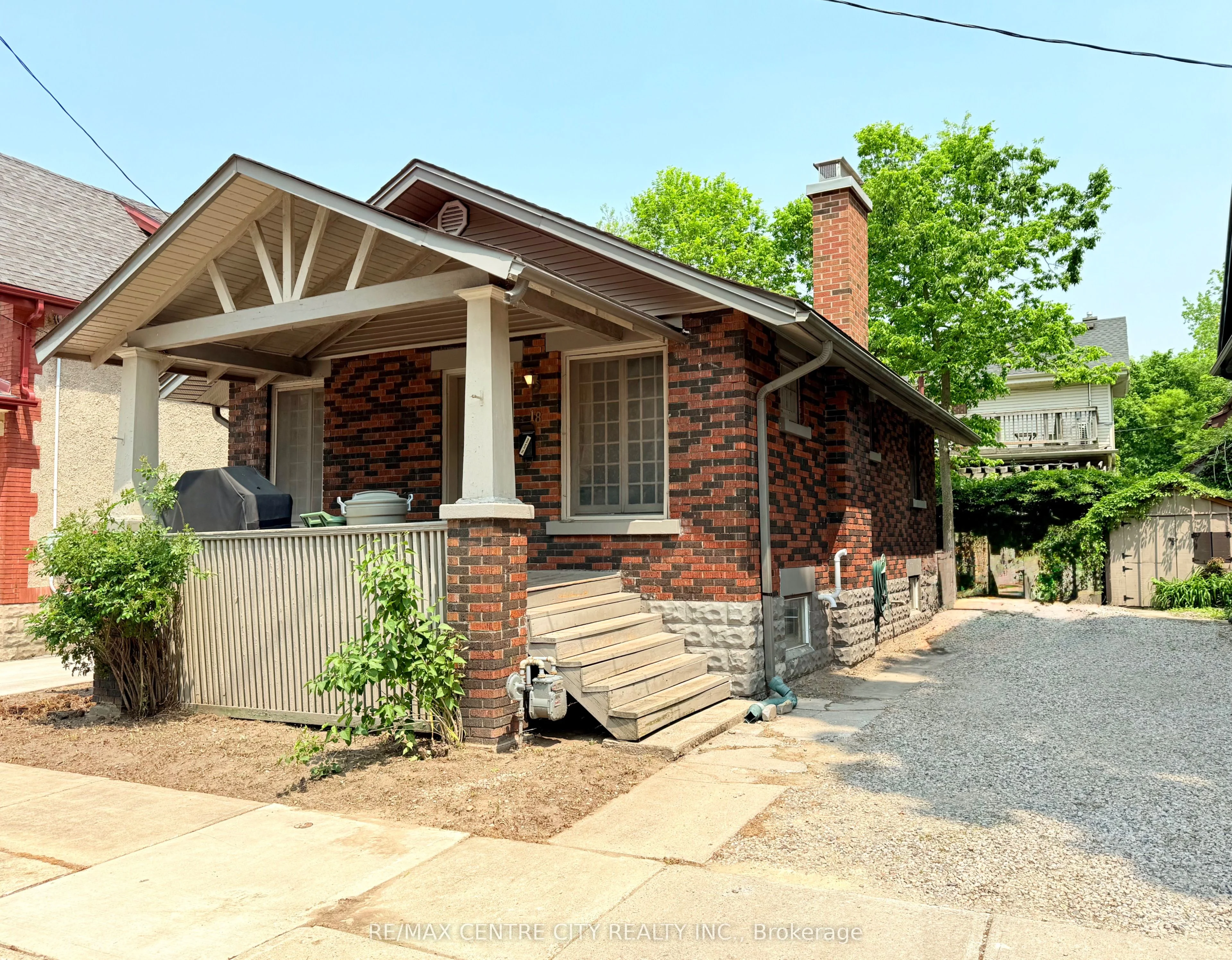 18 Mackinnon Place, London South, On N6c 3k6