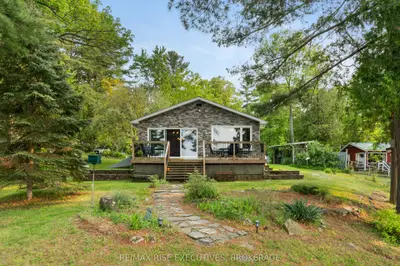 Detached in South Frontenac