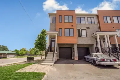 Att/Row/Townhouse in Hamilton