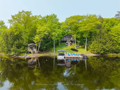 Detached in Whitestone