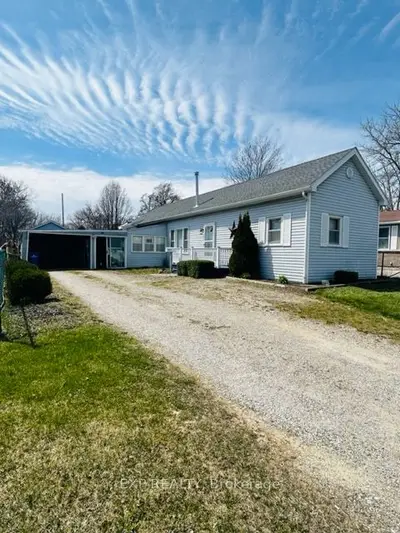 16 Berry Street, Chatham-kent, On N7m 3b1