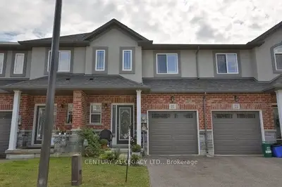 Condo Townhouse in Hamilton