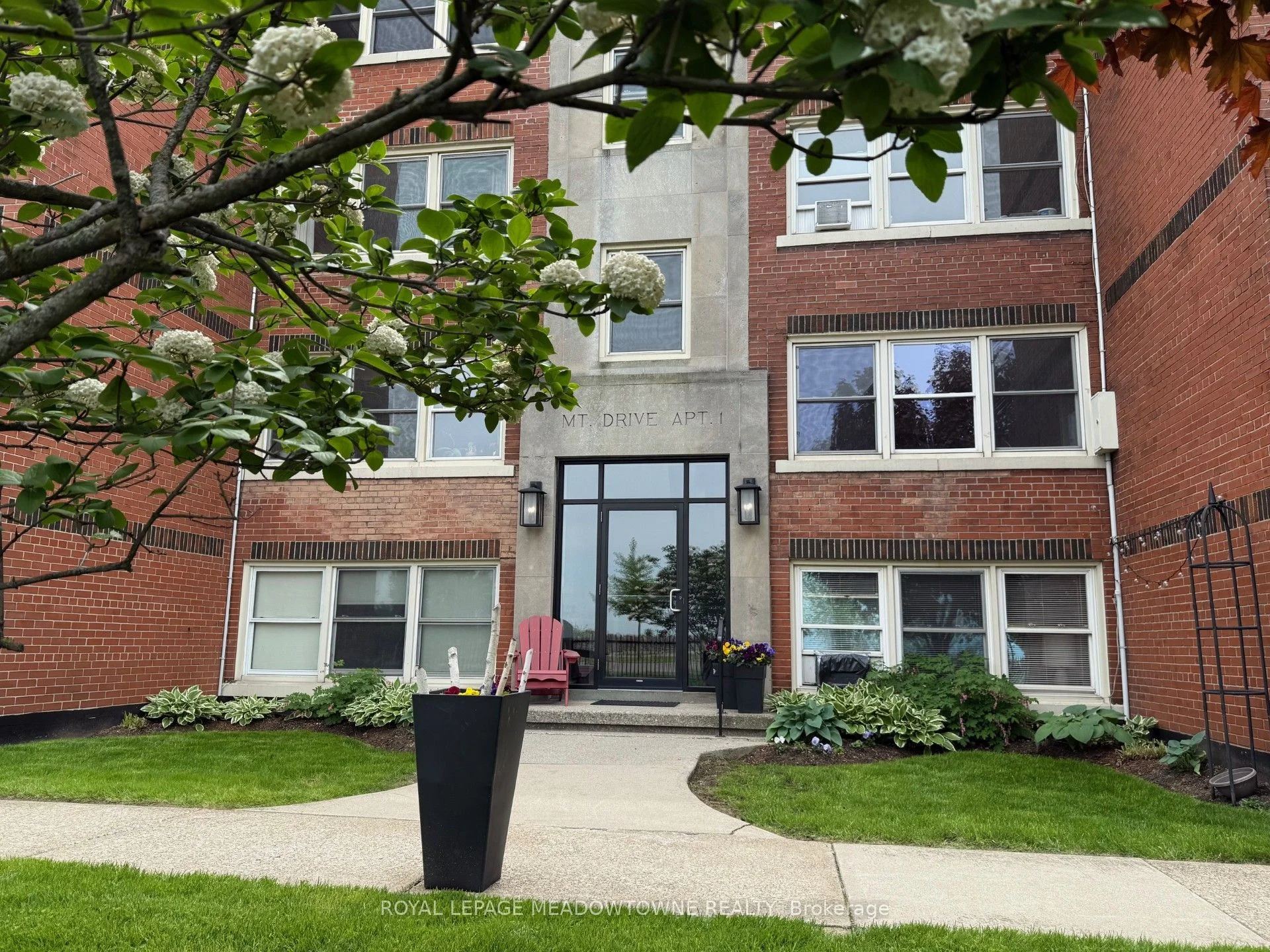 5 East 36th Street 407C, Hamilton, ON L8V 3Y6