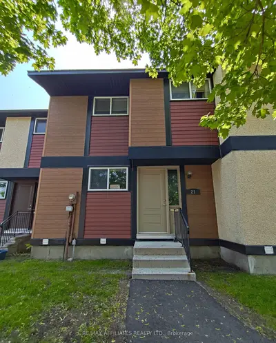 Condo Townhouse in Kanata