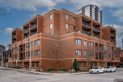 Condo Apartment in Hamilton
