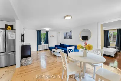 Detached in Niagara Falls
