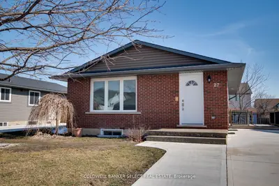 Detached in Port Colborne