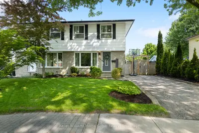 Semi-Detached in Centre Wellington