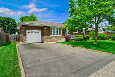 Detached in Brantford