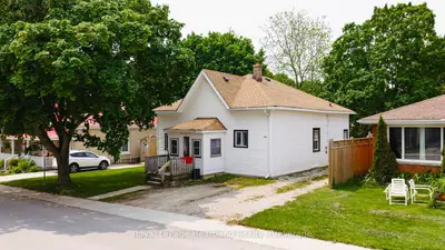 Duplex in North Huron