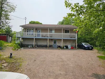 Detached in Addington Highlands