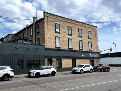Store W Apt/Office in Tillsonburg