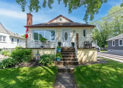 Detached in Port Colborne