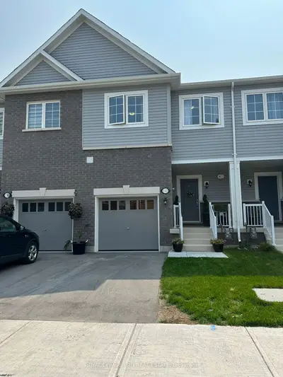 Att/Row/Townhouse in Shelburne