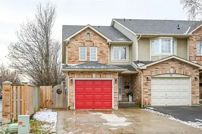 Att/Row/Townhouse in Hamilton