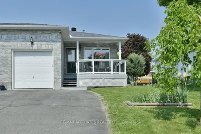 Semi-Detached in Mississippi Mills