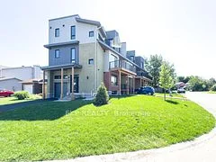 25 Fair Oaks Crescent E, South of Baseline to Knoxdale, ON K2G 4W6