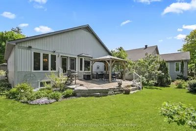 Detached in Gravenhurst